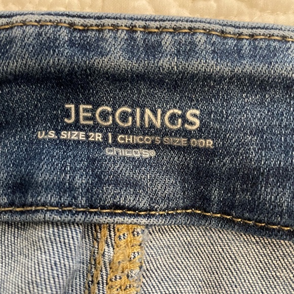 Chico’s Lightly Distressed Pull-On Jeggings, Size 2R, Faded Blue Denim. - Picture 12 of 12